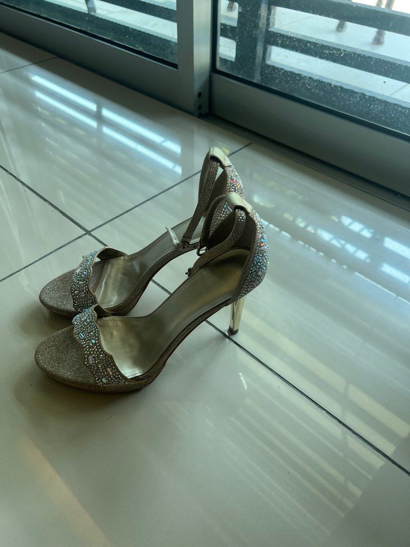 Daphne High Heels (Category: Heels) located in Seremban. Submitted by wafflebites (Listing ID 1258971213, Image 3). Description: Super B condition Only worn once for prom night ✨✨✨.