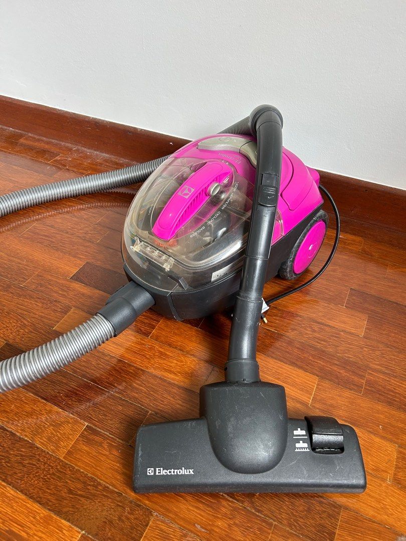 Electrolux MobiOne Bagless vacuum cleaner , TV & Home Appliances