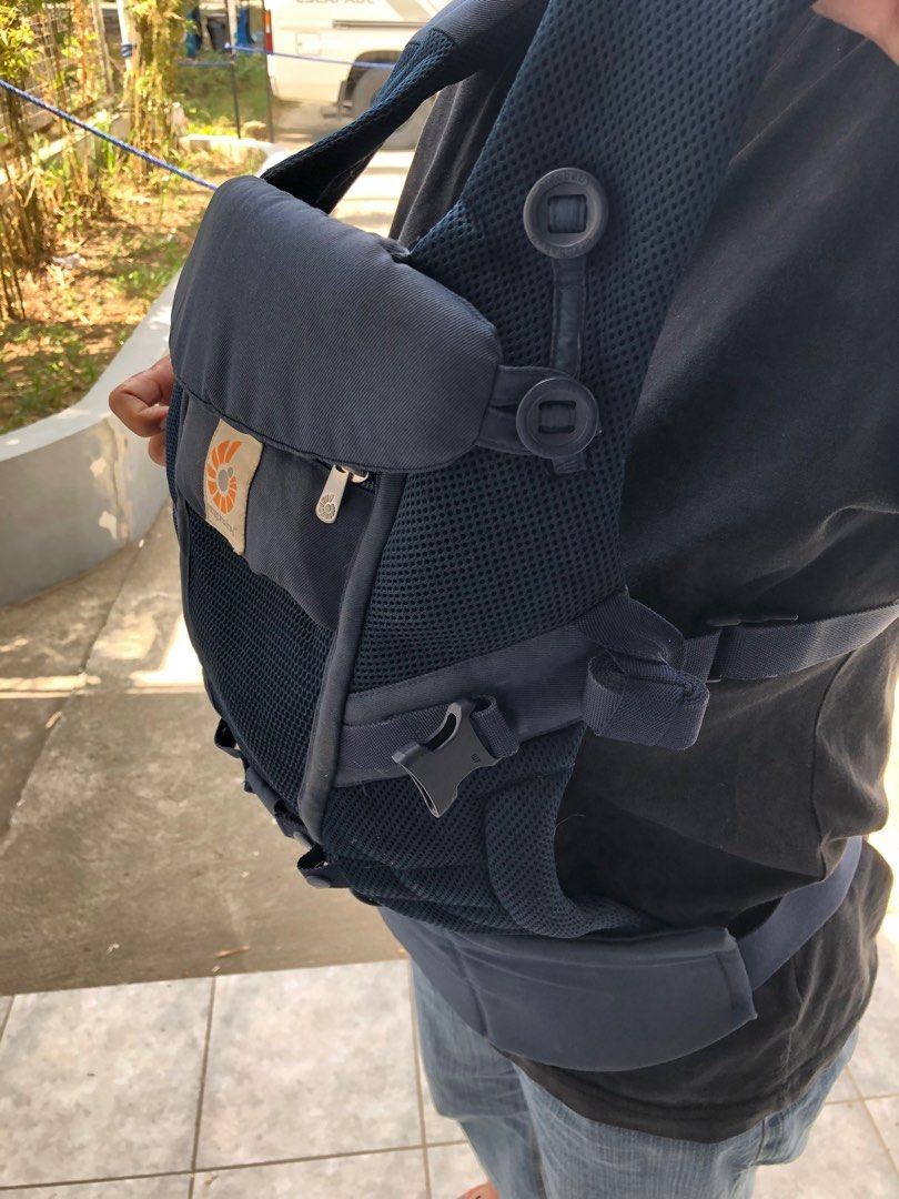 Ergobaby Baby carrier in Navy blue with 3 sizes for babies