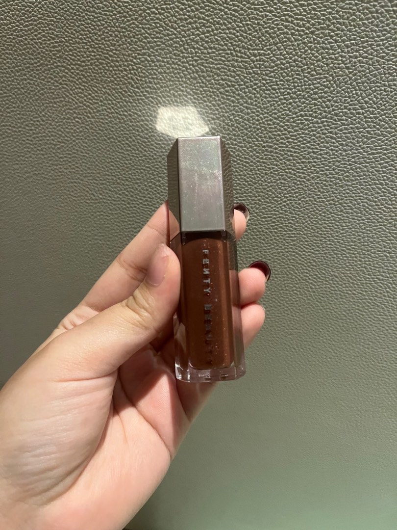 Fenty Beauty Hot chocolit gloss bomb, Beauty & Personal Care, Face ...