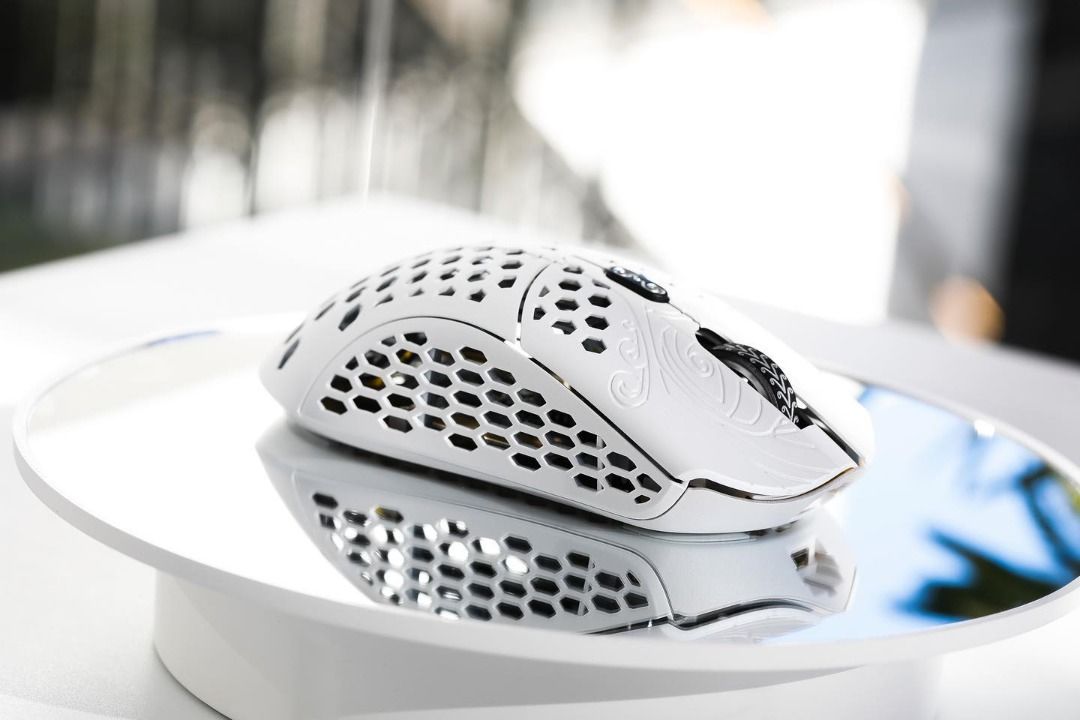 レア版Finalmouse Pegasus Medium Omron finalmouse Pegasus size M