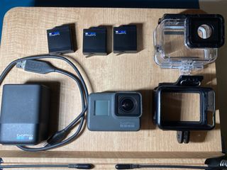 割愛賣-GoPro Hero5 運動攝影機(含3顆原廠電池、原廠充電器、副廠防水殼)