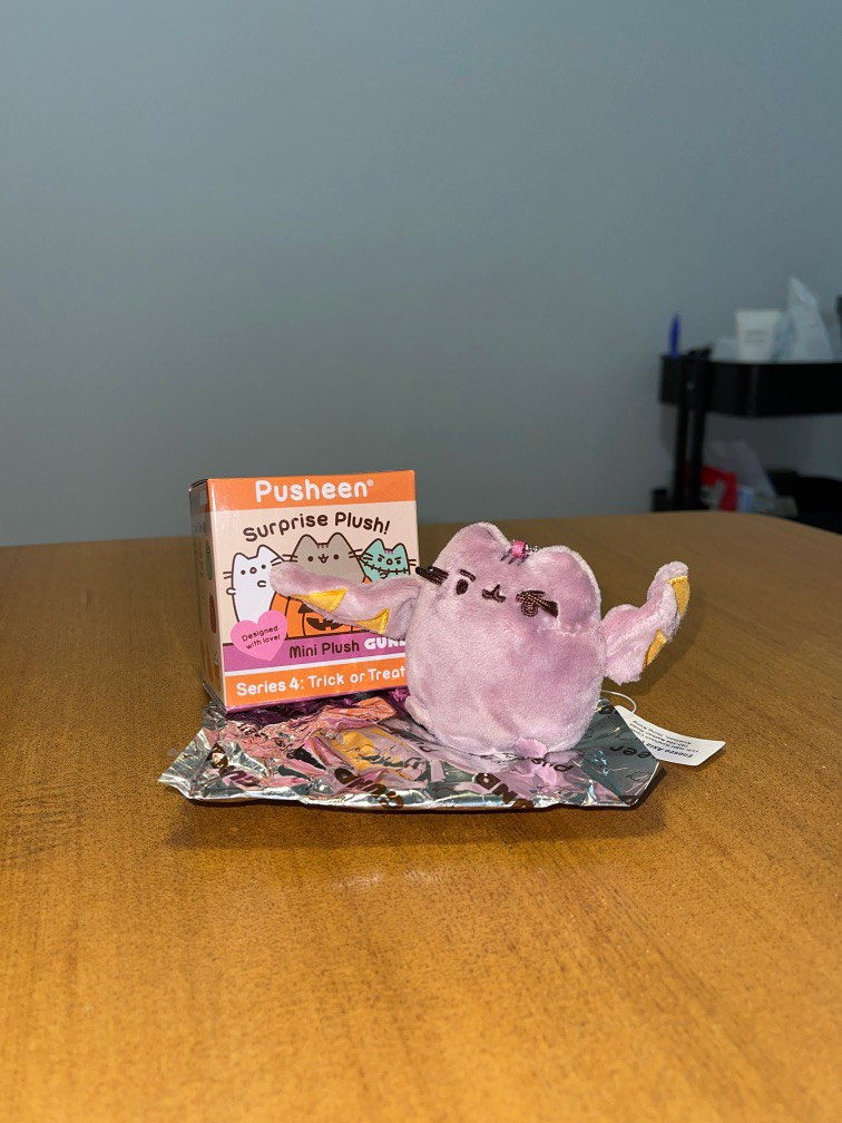 Bat pusheen discount plush