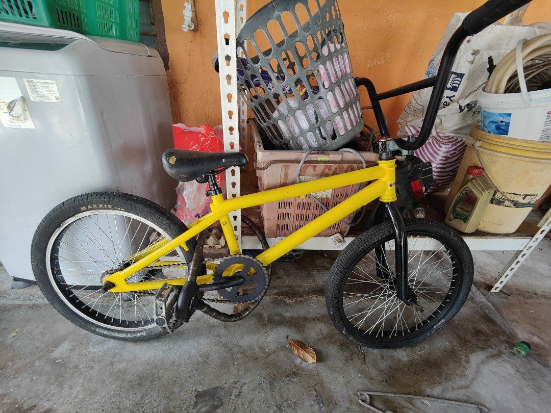 Bmx amarilla best sale con negro