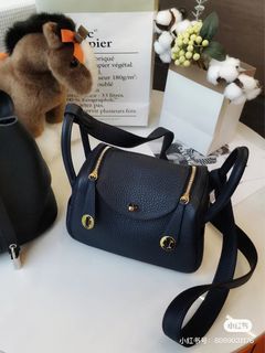 Lindy 30 in Blue Nuit with Rouge Tomate Interior