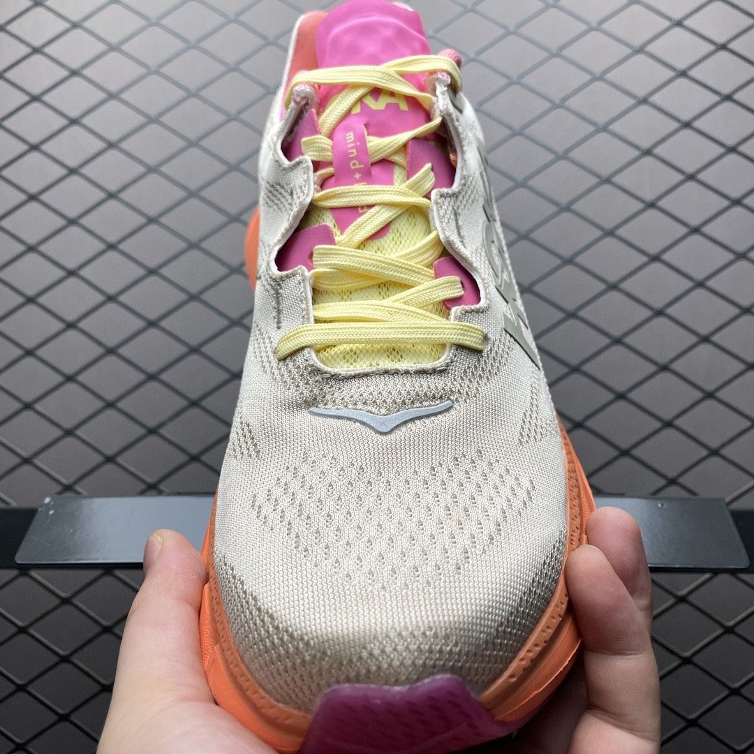 Hoka one one eleven 2025
