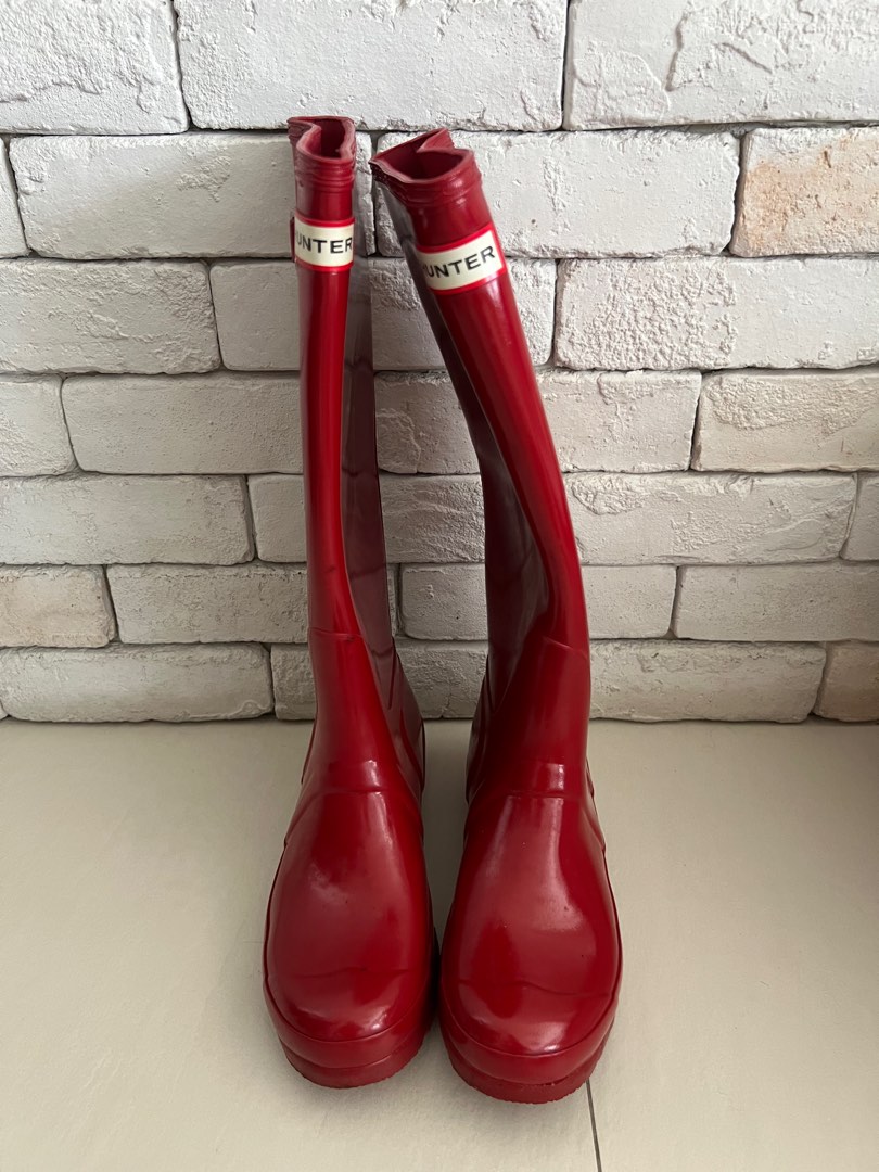 Red tall gloss hot sale hunter boots