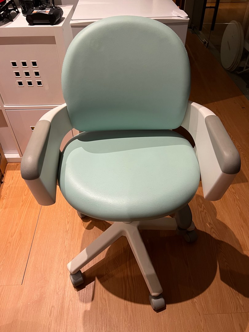 Iloom chair cheap