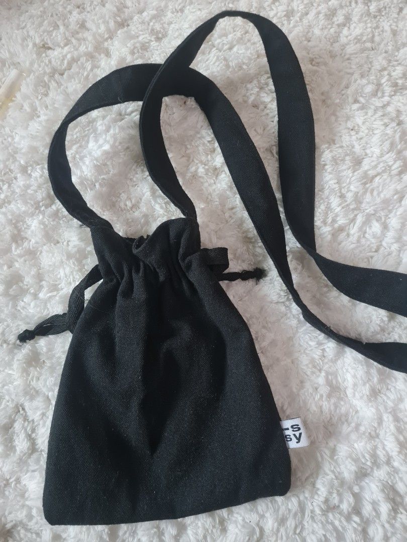 Issy and co makeup canvas bag (Category: Makeup) located in Quezon City. Submitted by tecsonkim (Listing ID 1258979915, Image 1). Description: .