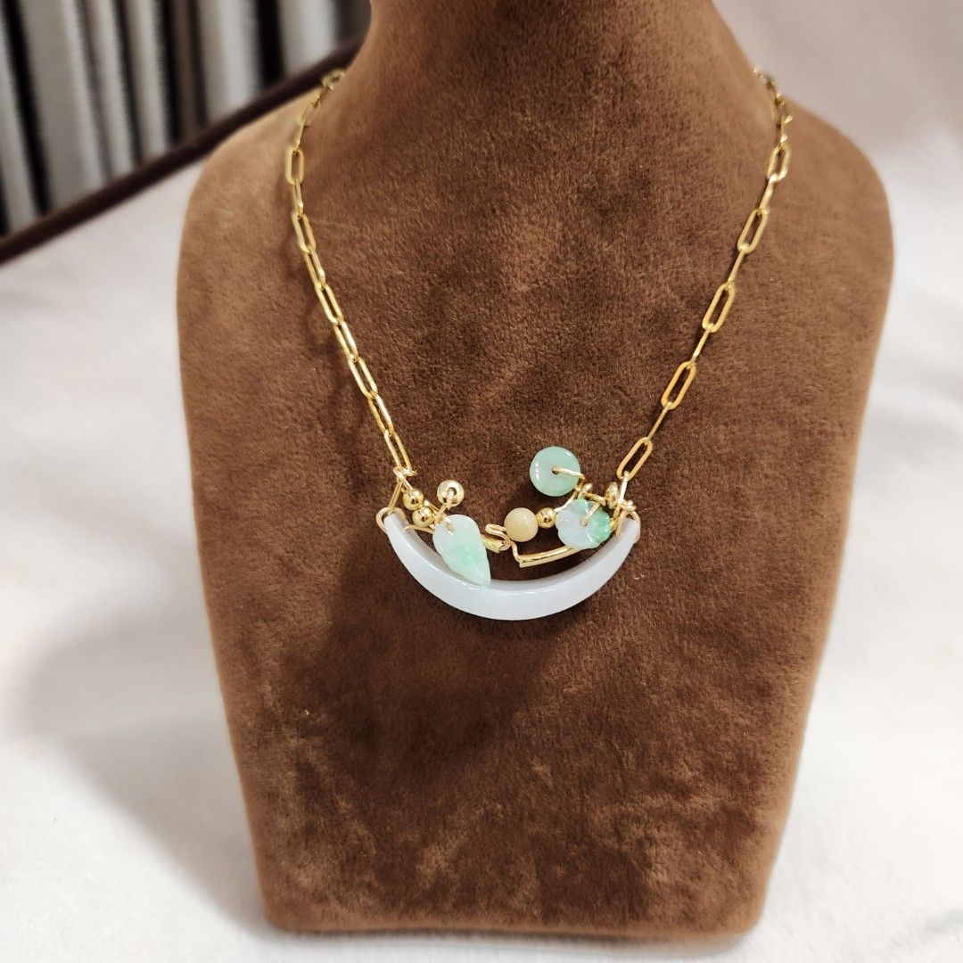 Gold plated shop chain with pendant