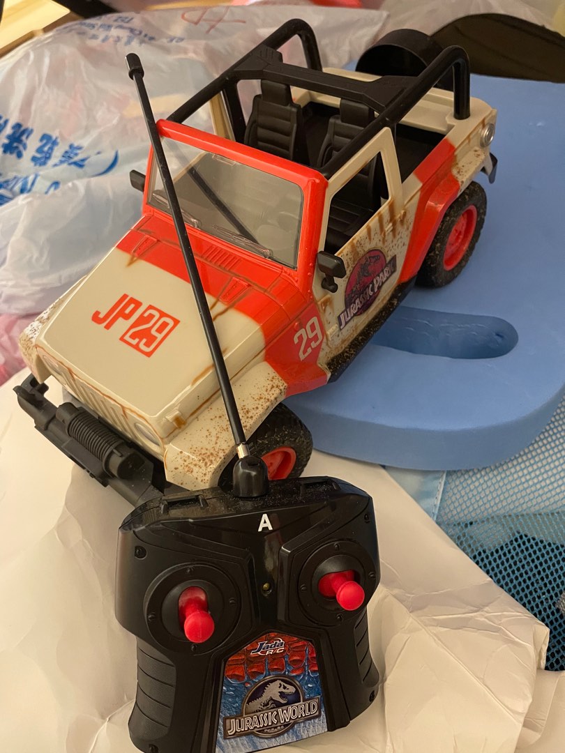 Jurassic Park remote control jeep Wrangler, 興趣及遊戲, 玩具 & 遊戲類 Carousell