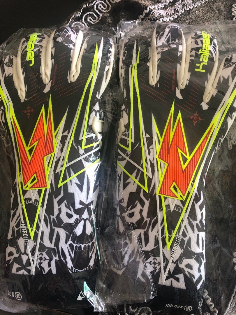Goalkeeper gloves size 10 top