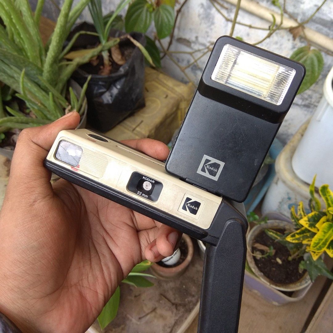 Kamera analog Kodak ektra 100, Fotografi di Carousell