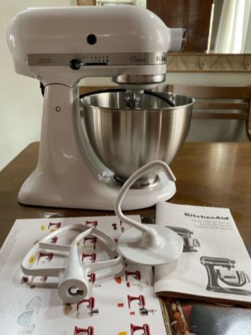 KitchenAid 5QT (4.8L) Artisan Stand Mixer 220 V (with Nylon Coated