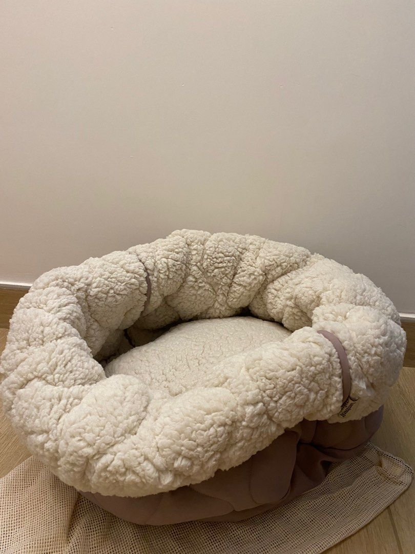 Lambwolf TAART // Reversible donut bed. Dog bed . Cat bed. 雙面用