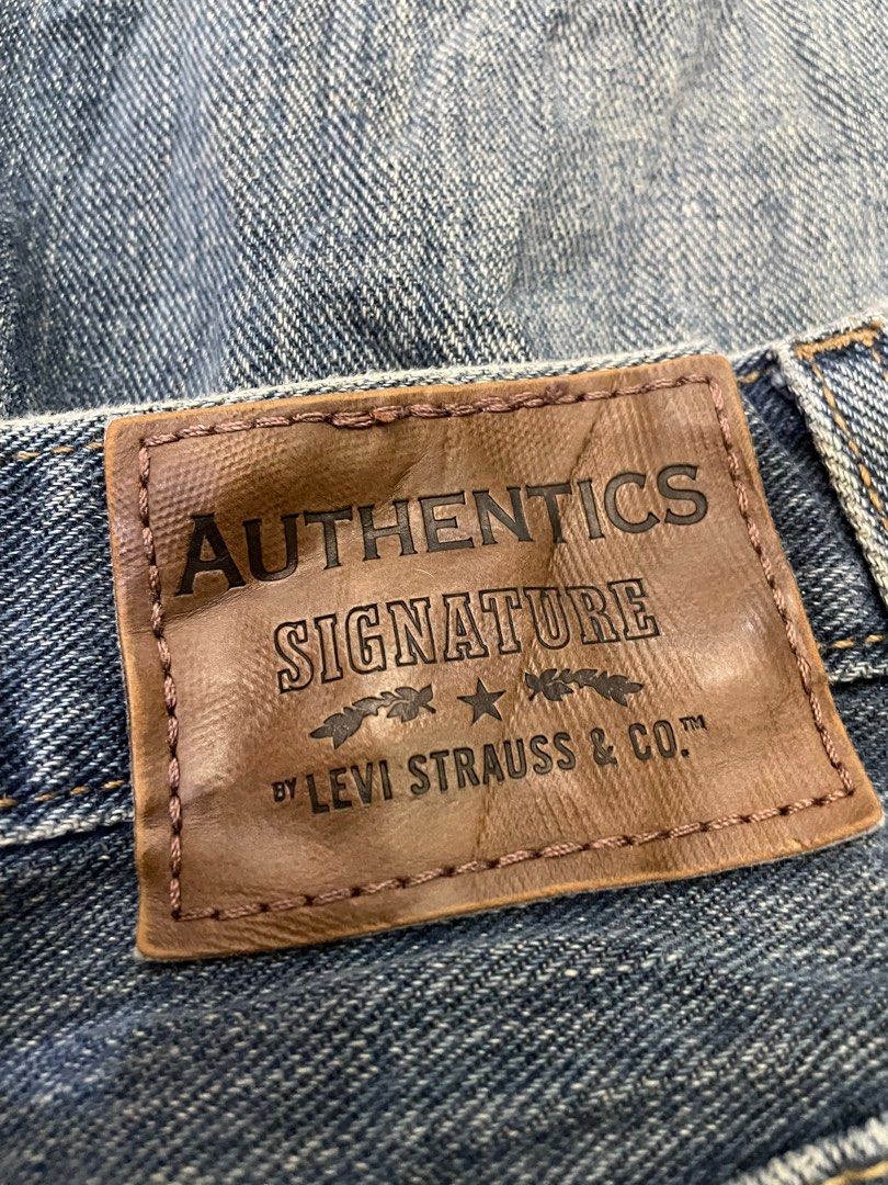 Levis authentics signature sale