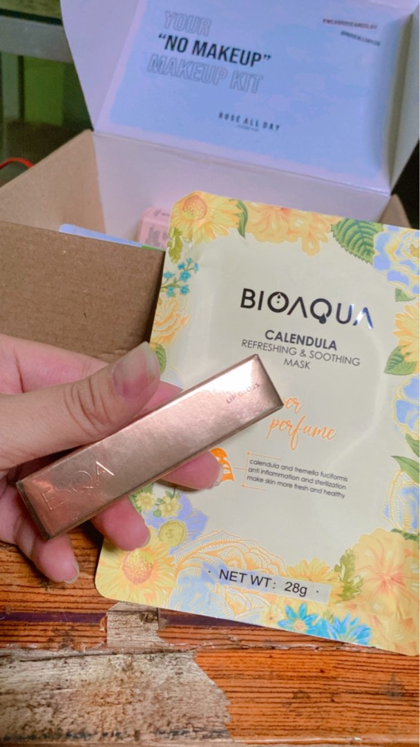 LIPGLOSS ESQA SHADE JAKARTA (BARU YA BUKAN BEKAS,FREE SHEETMASK BIO