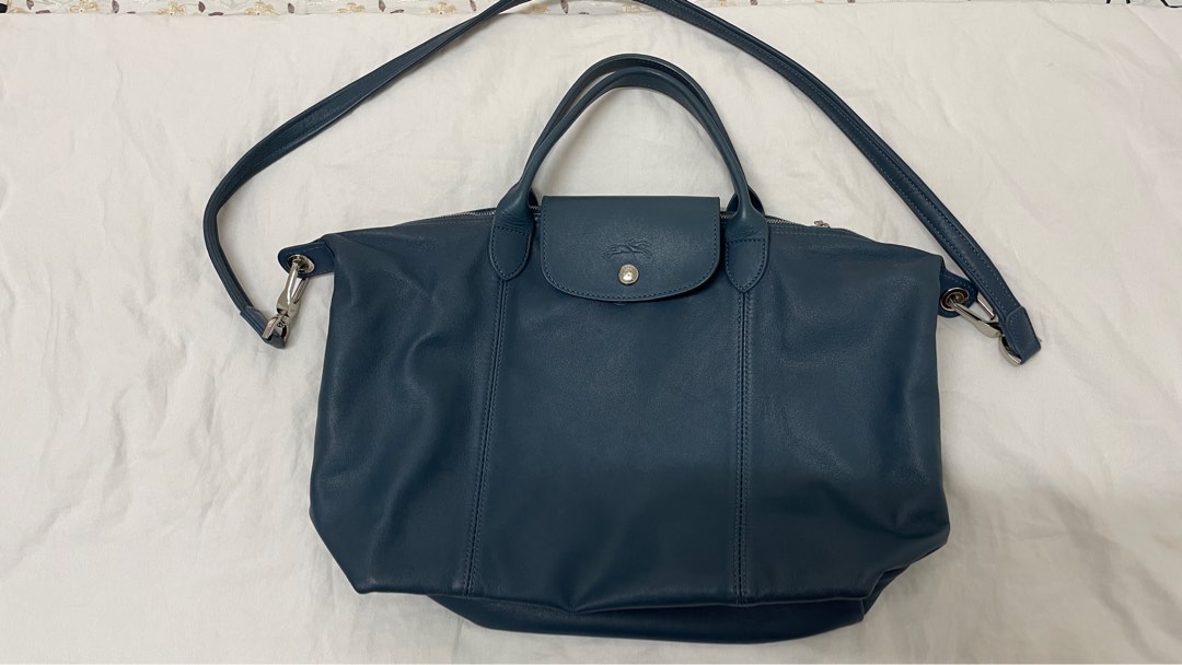 Longchamp cuir medium size Women s Fashion Bags Wallets Cross body Bags on Carousell