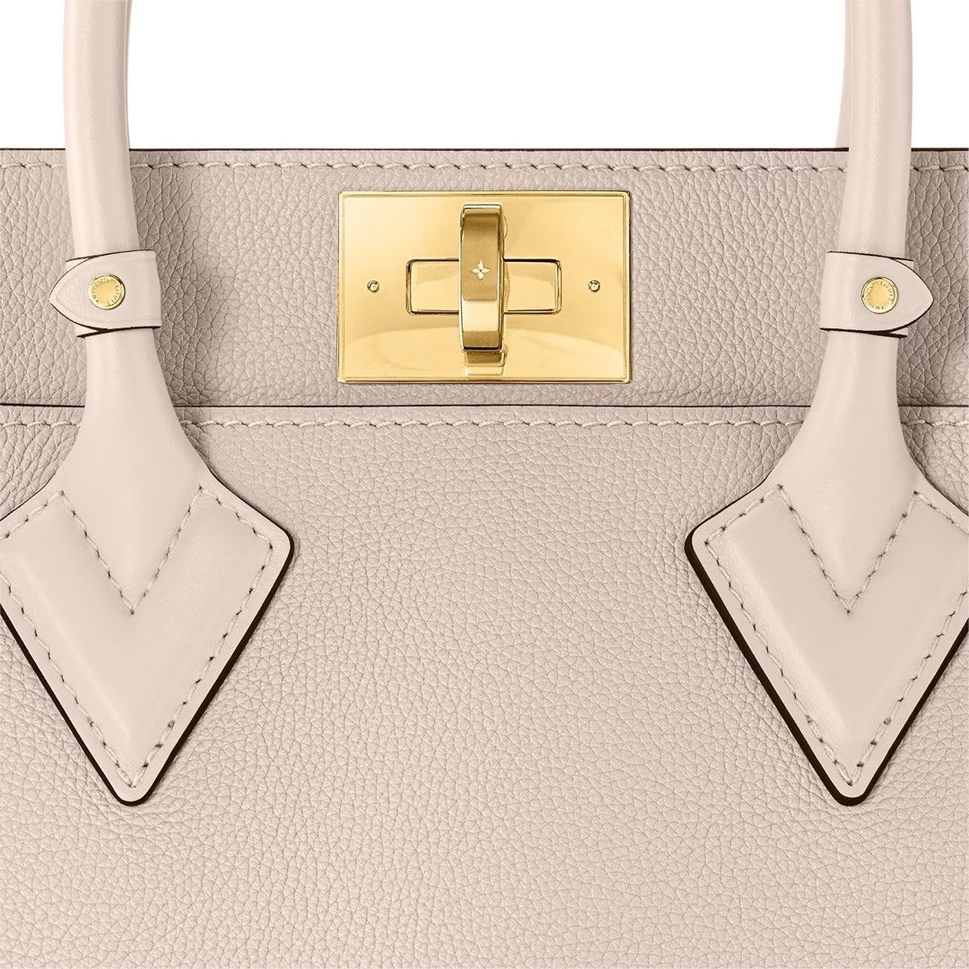 Louis Vuitton LV On My Side MM new Beige ref.955074 - Joli Closet