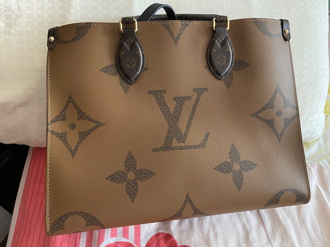 LV ONTHEGO MM, Women's Fashion, Bags & Wallets, Shoulder Bags on
