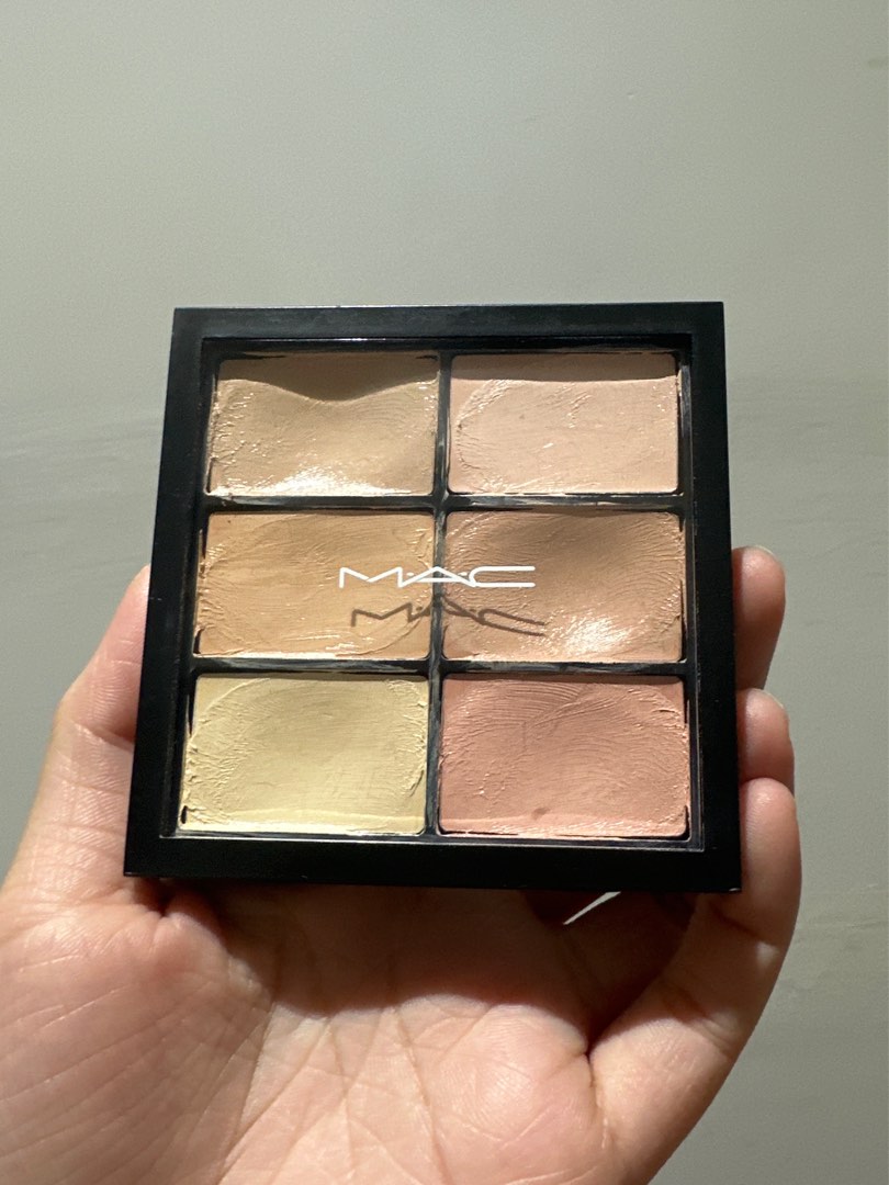MAC Studio Fix Conceal and Correct Palette Concealer Palette Corrector
