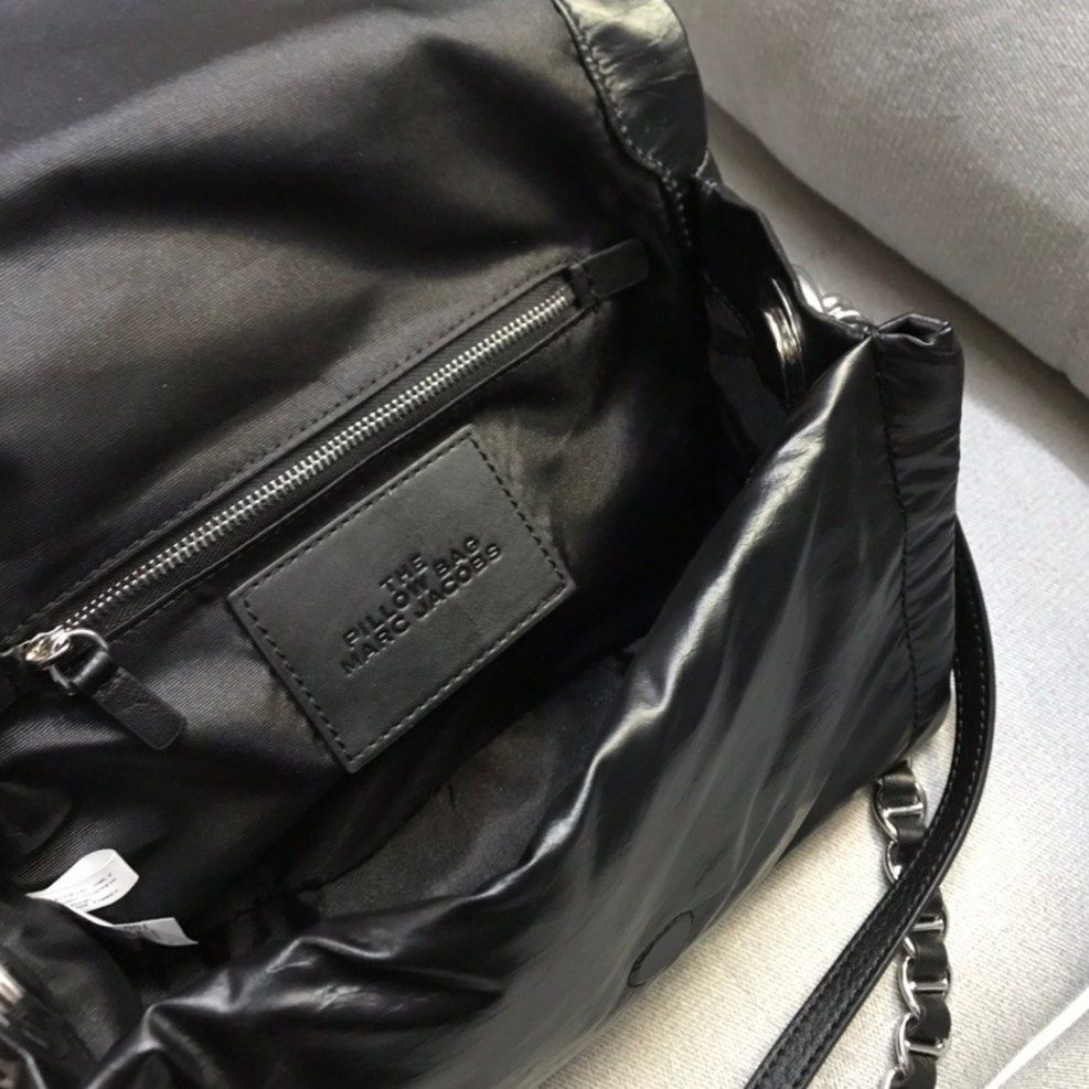 PREORDER MARC JACOBS THE PILLOW BAG VERSATILE BLACK, Women's Fashion, Bags  & Wallets, Cross-body Bags on Carousell