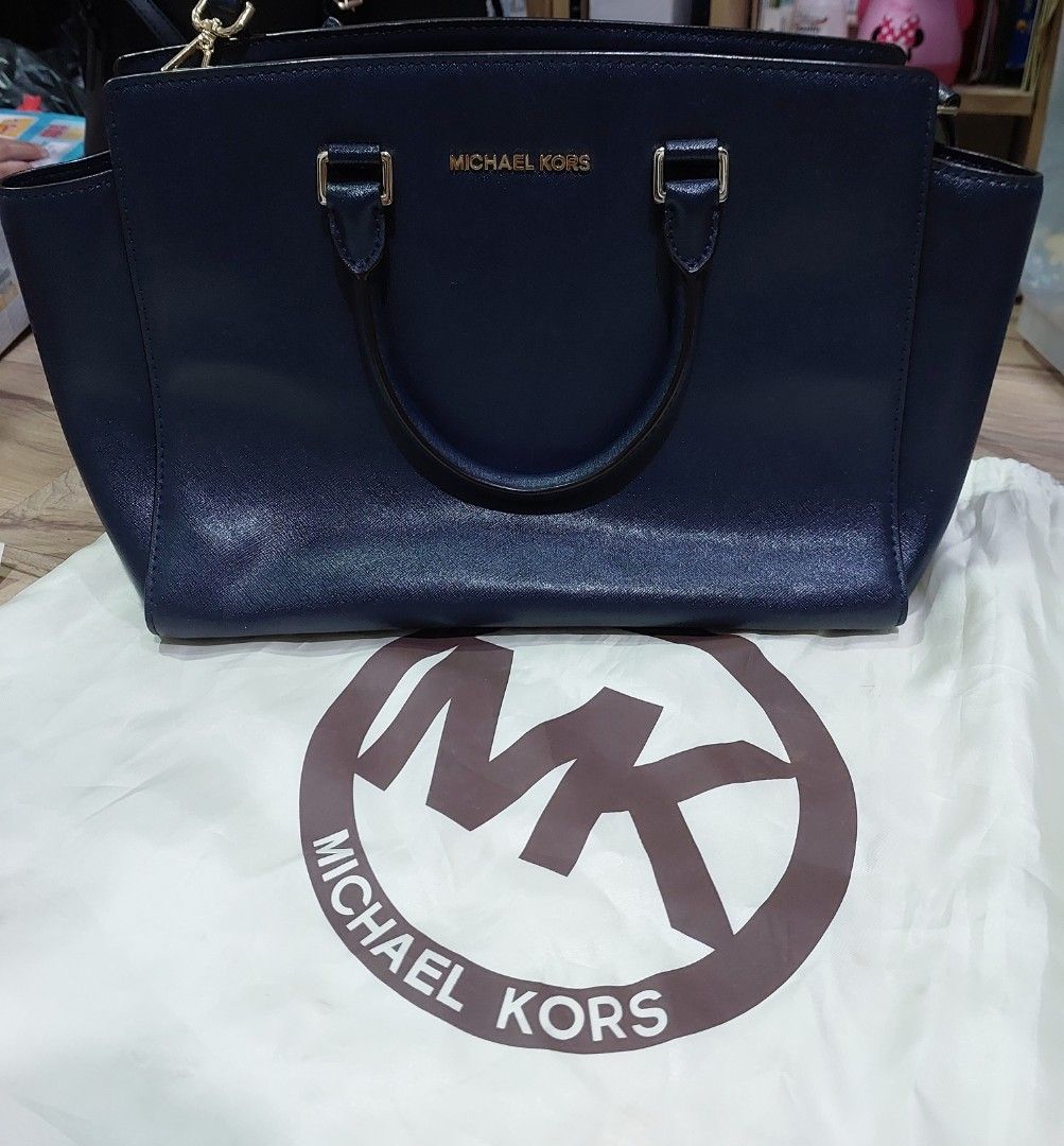 Medium size MICHAEL Kors Selma, Women's Fashion, Bags & Wallets, Tote Bags  on Carousell