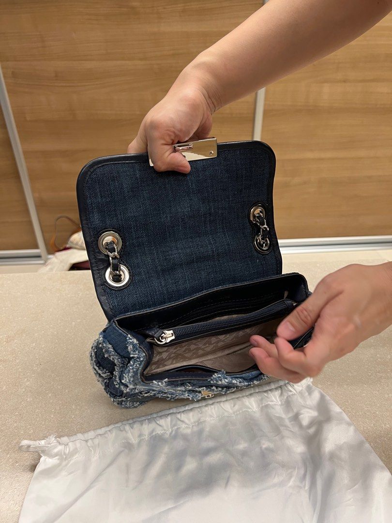MICHAEL KORS DENIM BAG (Category: Luxury Bags & Wallets) located in Quezon City. Submitted by xlgkx (Listing ID 1259047447, Image 3). Description: Perfect condition Barely used .