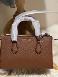 ❤️Michael Kors Ava Medium Saffiano Leather Crossbody, Luxury, Bags &  Wallets on Carousell