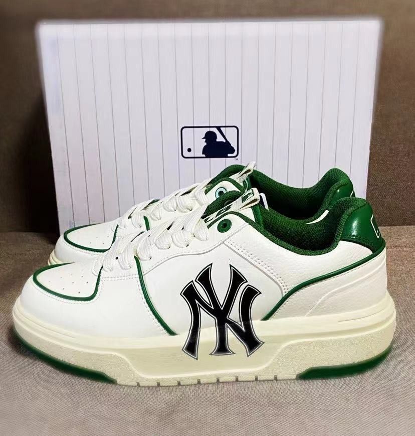 New york on sale yankees men's sneakers