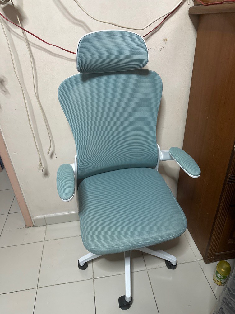 Movable office sitting chair, Furniture & Home Living, Furniture