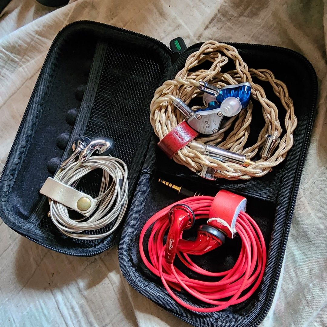 nicehck db3 ve monk slim colorad buds (Category: Earphones) located in Imus. Submitted by thegaragehub (Listing ID 1258955330, Image 1). Description: for sale preloved iems nicehck db3 ve monk slim 80 ohms colorad buds 60 ohms both in good condition no issues and both complete box manuals tips selling this for bundle only 2000 only last price 2000 no more no less.