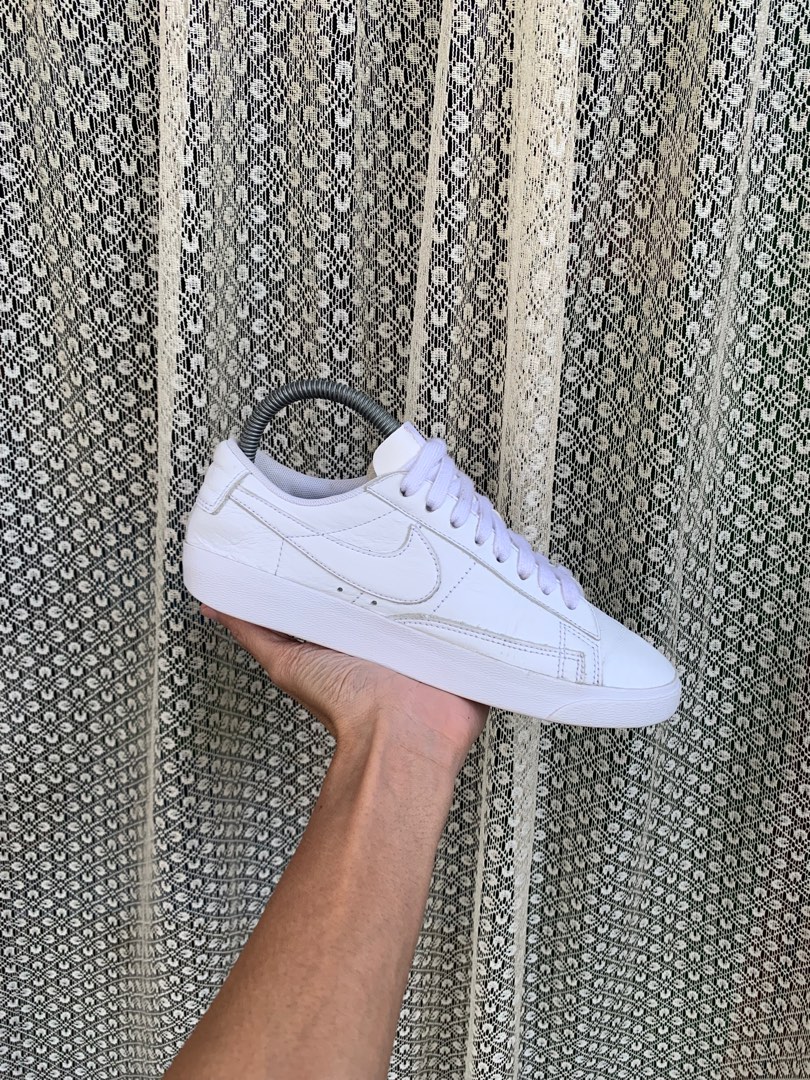 nike blazer triple white