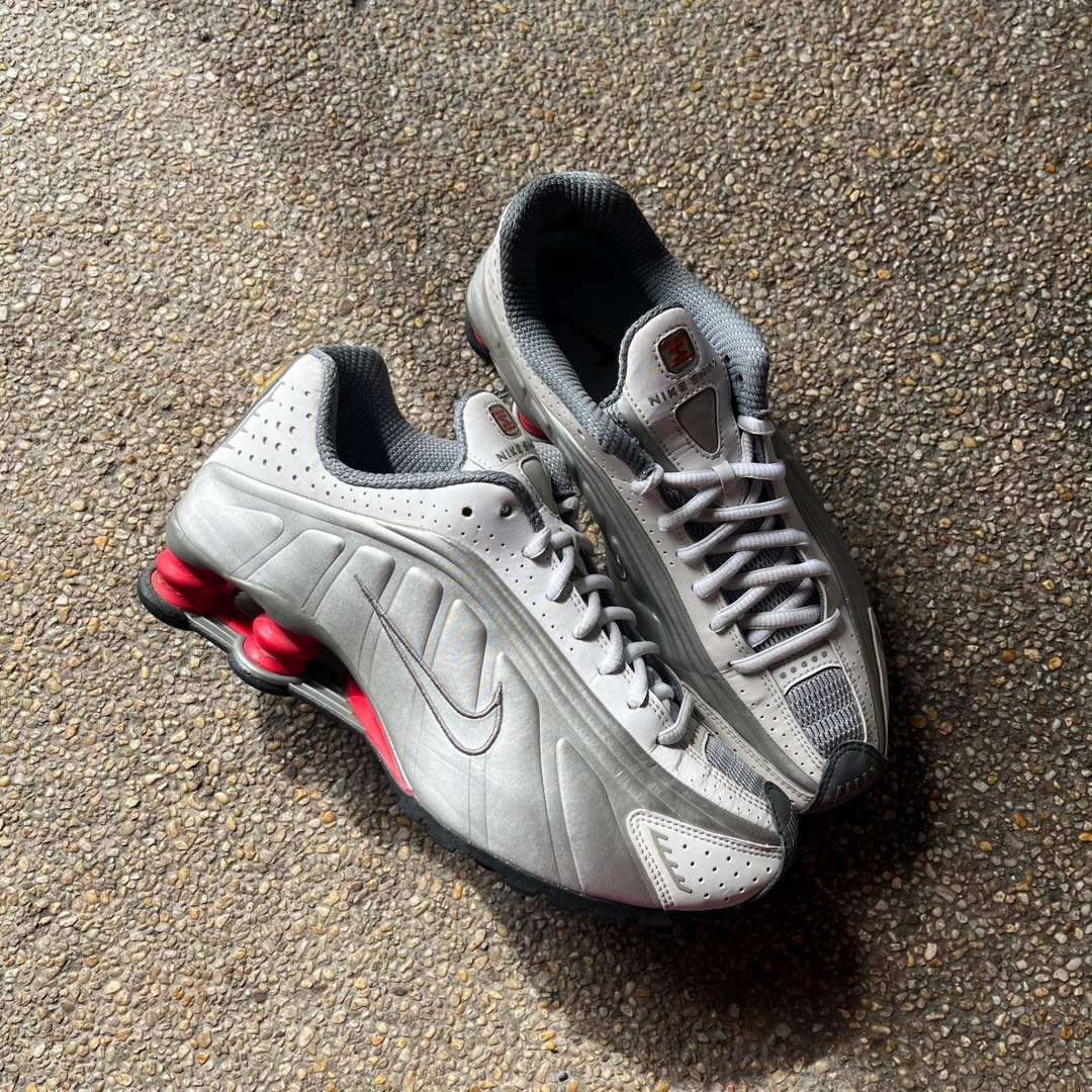 nike shox r4 comet red