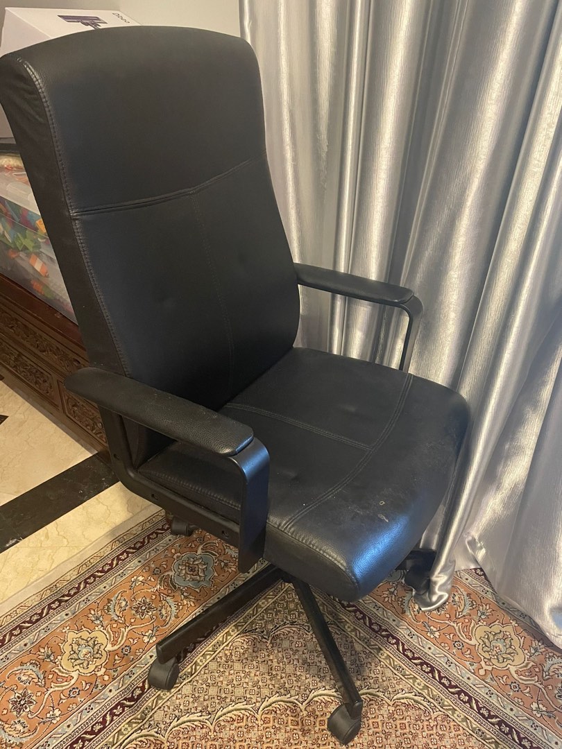 Rotating Office Chair with height alignment , Furniture & Home Living