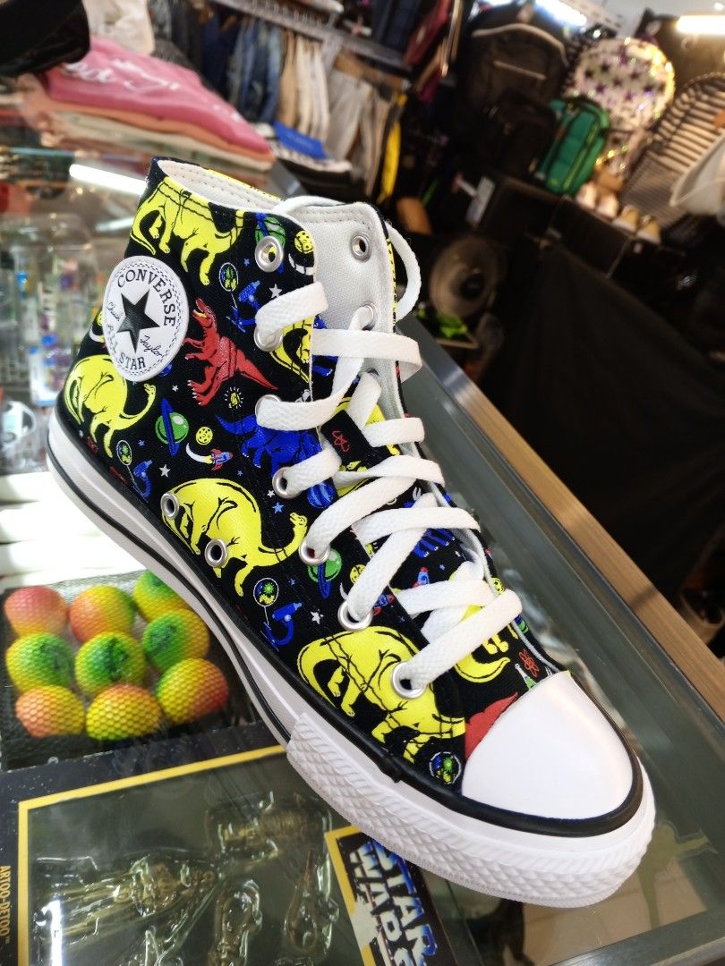 Chuck store taylor dino