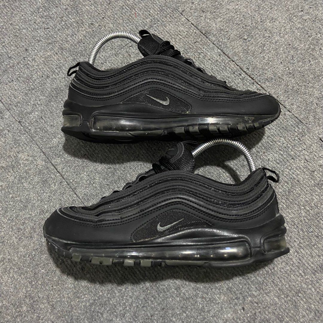 Black air store maxes 97
