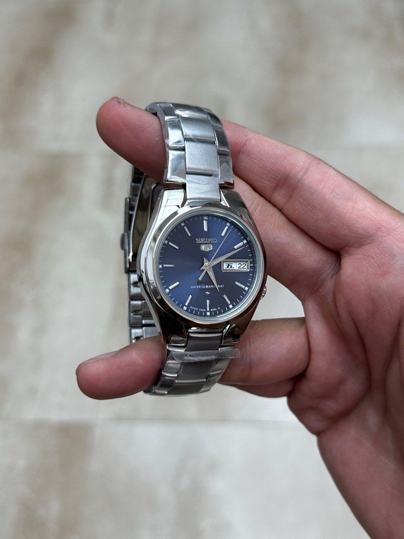 Seiko 5 navy hot sale blue