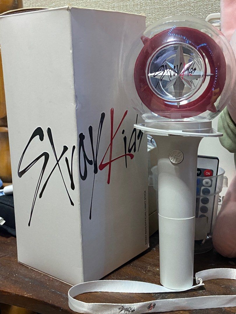 Unboxing: STRAY KIDS OFFICIAL LIGHT STICK VER.2 