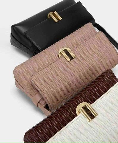 Quilted shoulder on sale bag pedro