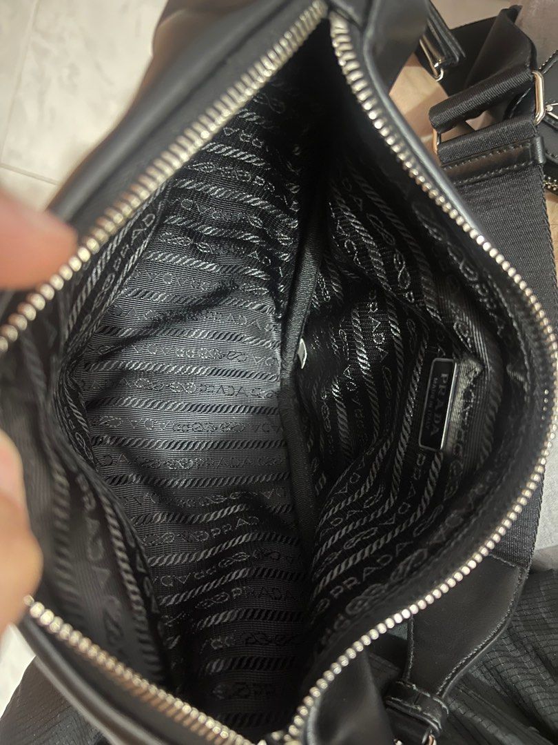 Triangle leather crossbody bag Prada Black in Leather - 33721484