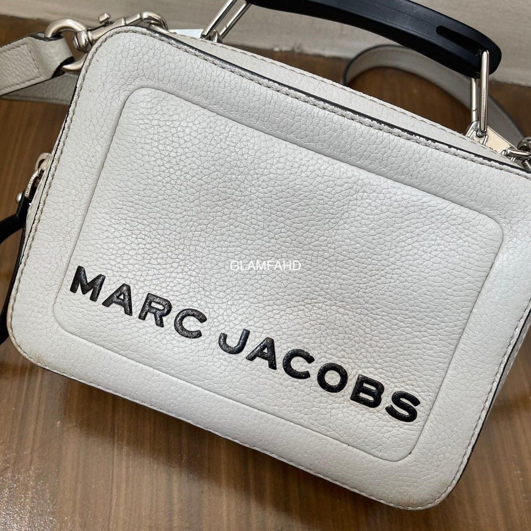 Pre Owned Authentic MARC JACOBS The Box Mini Leather Bag (Category: Luxury Bags & Wallets) located in Paranaque City. Submitted by Glamfahd (Listing ID 1259064227, Image 3). Description: PRE OWNED AUTHENTIC MARC JACOBS THE BOX MINI LEATHER BAG Features Leather Measurements: 7.5x5.5x3 Inches Zipper closure 2 compartments Interior zip pocket Inclusion/s: Removable strap Condition Good condition Signs of use Marks on exterior Abrasion on corners Dir