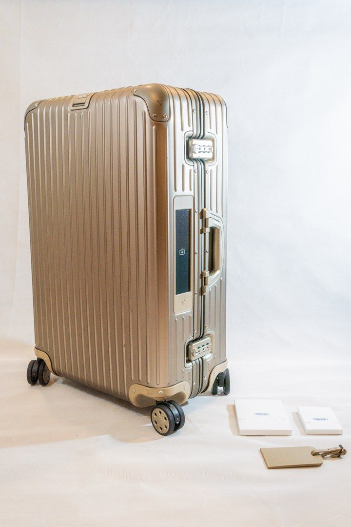 Rimowa topas titanium new arrivals 70