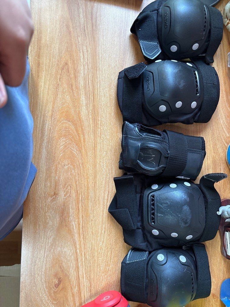 Roller skate safety gear size M, Sports Equipment, Other Sports