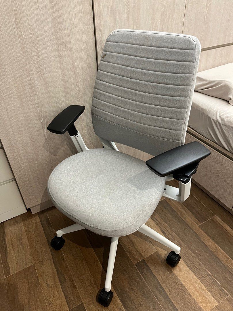 [60% off] Steelcase Series 2 | Grey Office Ergonomic Chair 辦公椅, 傢俬＆家居 ...