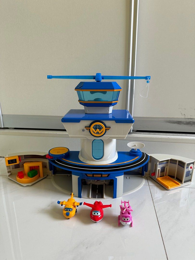 Super Wings Transformatieset x4 Speelvliegtuig en robotfiguur Transformeerbaar figuur en robot uit de animatieserie Speelgoed voor kinderen vanaf 3 jaar - 12 cm, Blauw Geel Wit Rood