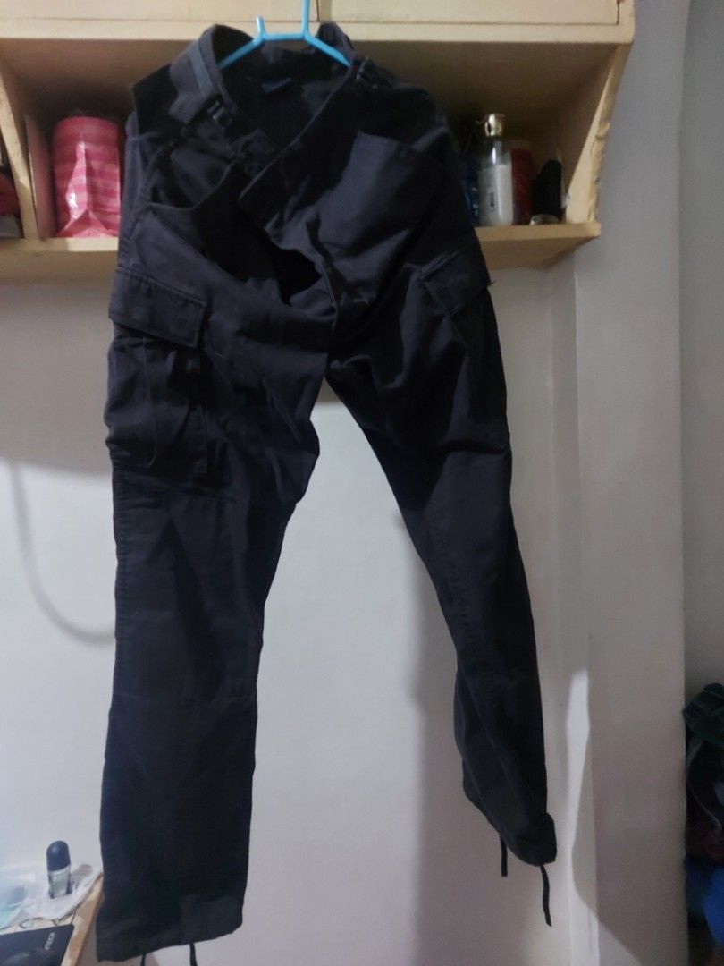 TACTICAL CARGO PANTS (Category: Jeans) located in Marilao. Submitted by winmar93 (Listing ID 1259008993, Image 1). Description: SIZE 30-31 NO FLAWS.