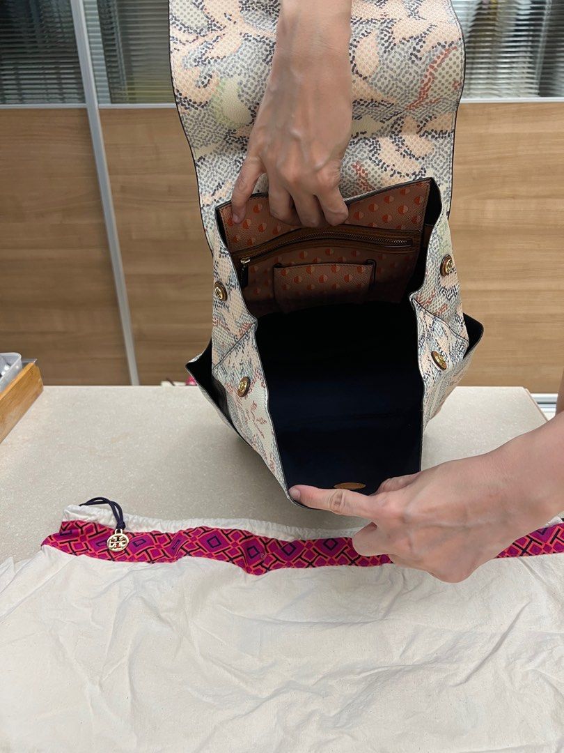 TORY BURCH BACKPACK (Category: Luxury Bags & Wallets) located in Quezon City. Submitted by xlgkx (Listing ID 1259047255, Image 3). Description: Barely used Perfect condition Not heavy .