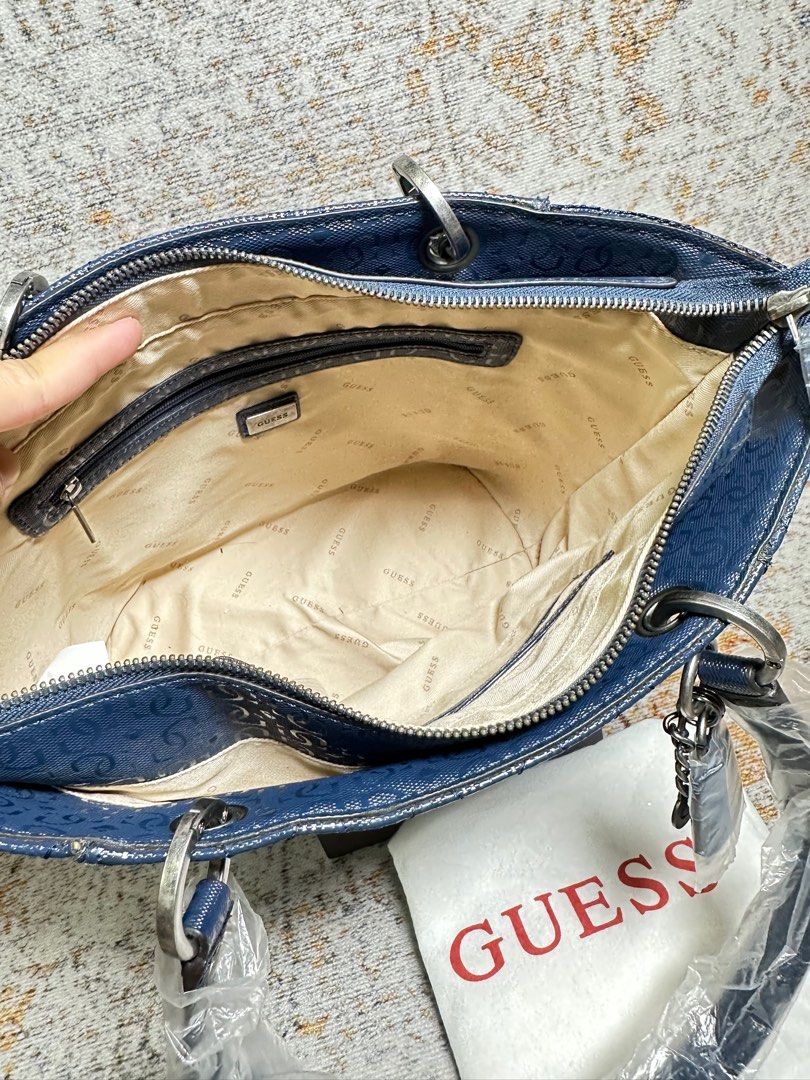 Tote Guess warna biru, Barang Mewah, Tas & Dompet di Carousell