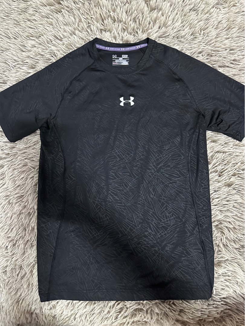 Under Armour Dry Fit T shirt, Men's Fashion, Activewear on Carousell